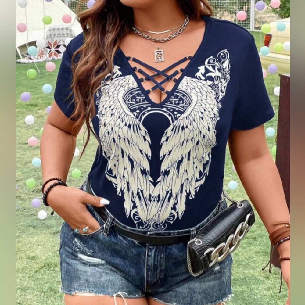 ✨NWOT✨ Grey Crisscross Front Tee
